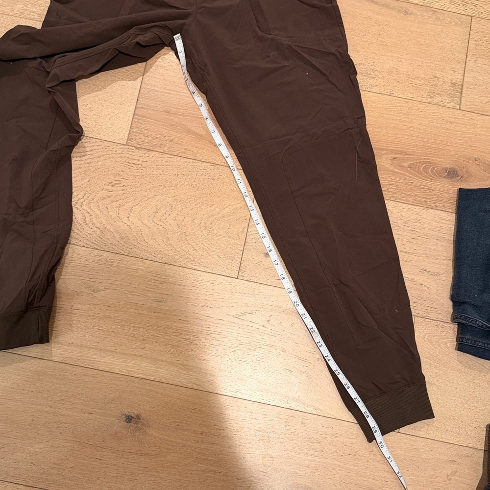 ALO Yoga Men's Dark Brown joggers - Picture 4 of 4